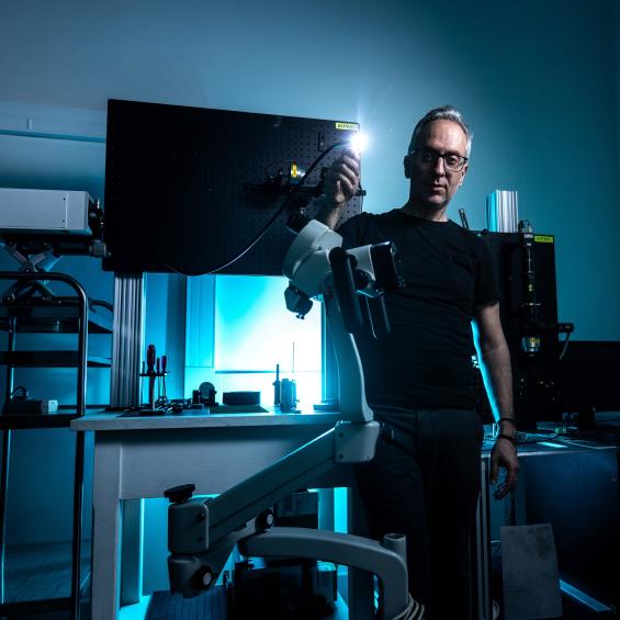 Diagnosis using polarized light